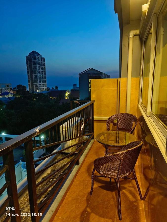 Trio Gems Condo, Pattaya Thailand Джомтьен Экстерьер фото