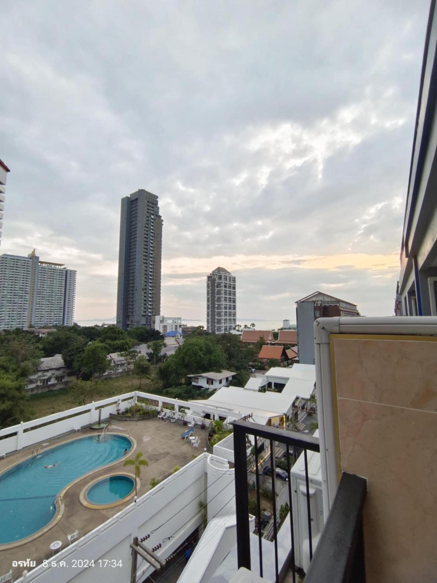Trio Gems Condo, Pattaya Thailand Джомтьен Экстерьер фото