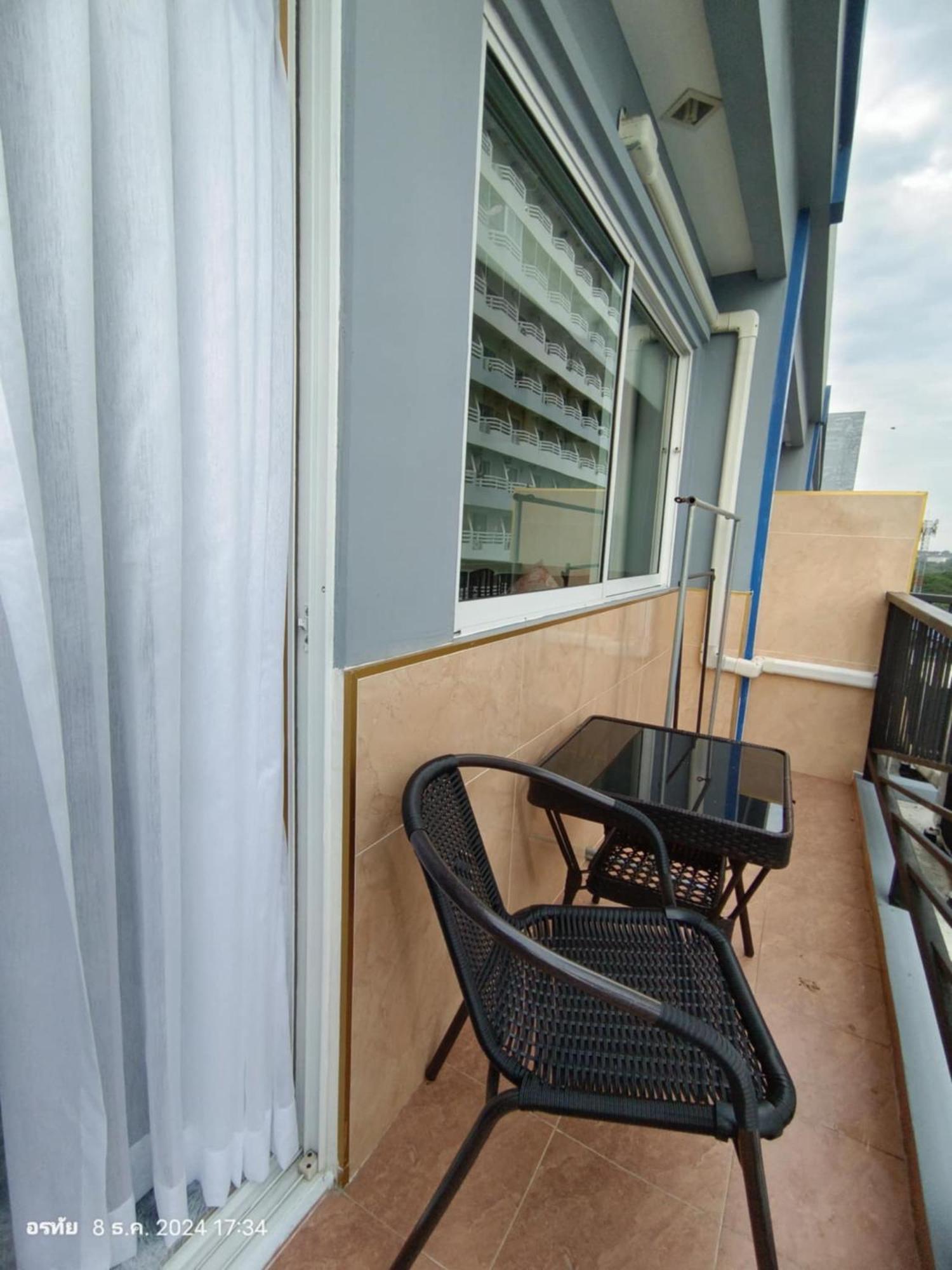 Trio Gems Condo, Pattaya Thailand Джомтьен Экстерьер фото